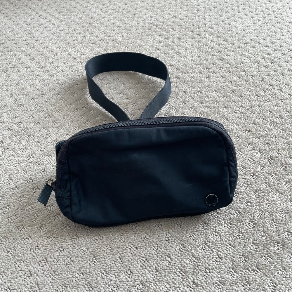 Lululemon‎ Everywhere Belt Bag Black Crossbody Fanny Pack Festival Travel